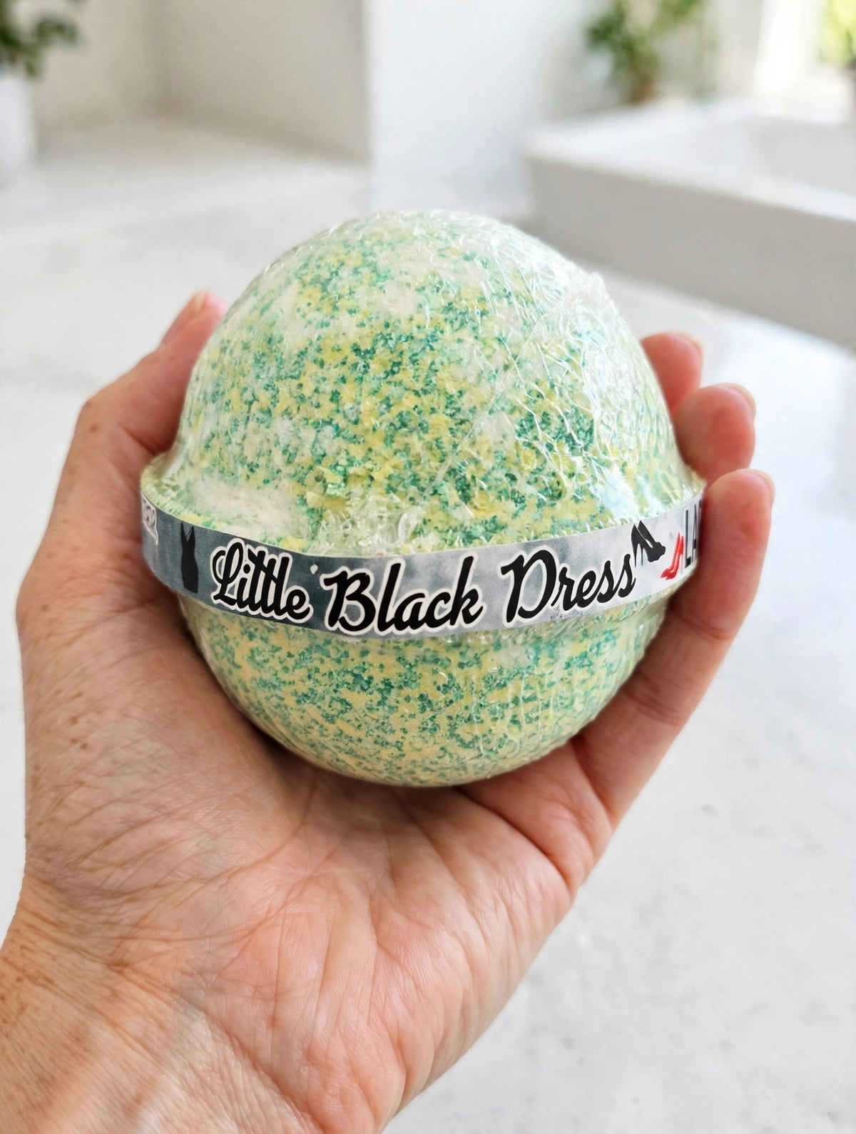 Large Bath Bomb - Little Black Dress